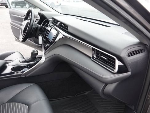 Used 2019 Toyota Camry L image 29