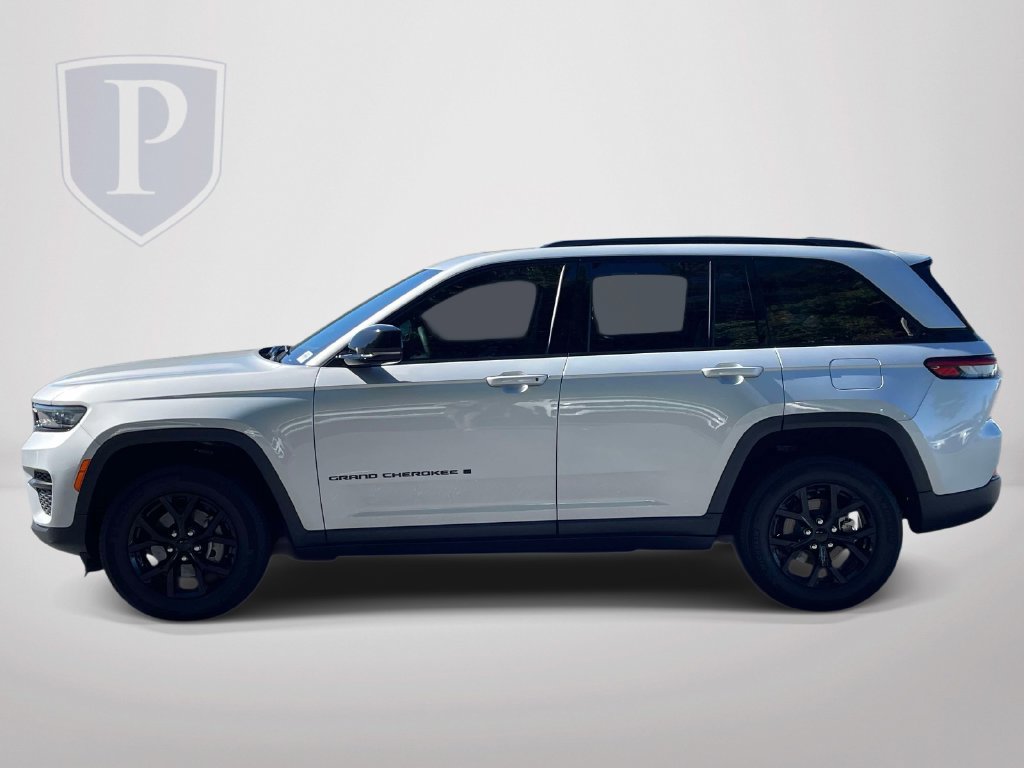 Certified 2024 Jeep Grand Cherokee Altitude RWD image 5