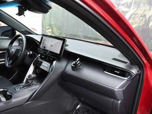 Certified 2024 Toyota Venza Limited image 24