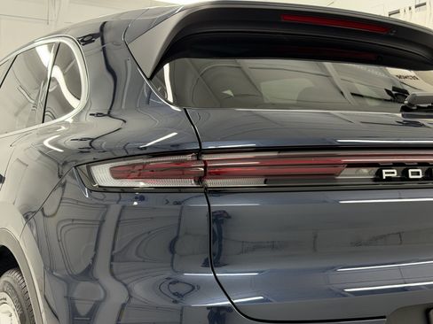 Certified 2024 Porsche Cayenne image 18