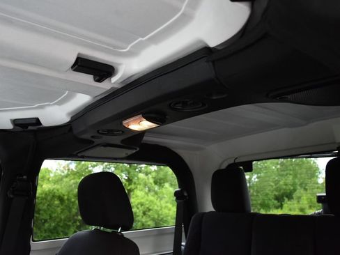 Used 2015 Jeep Wrangler Sport w/ Quick Order Package 24S AWD/4WD image 25