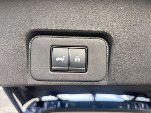 Used 2025 Nissan Rogue SV FWD image 23