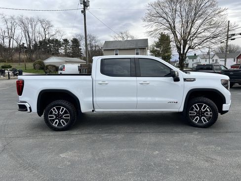 Used 2024 GMC Sierra 1500 AT4 w/ Technology Package image 4