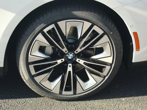 New 2026 BMW 530i xDrive w/ Premium Package AWD/4WD image 12