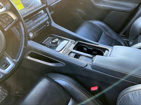 Used 2019 Jaguar F-PACE S image 13