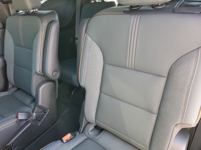 Used 2026 GMC Acadia AT4 w/ Luxury Package AWD/4WD image 18