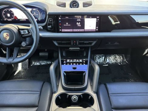 Used 2025 Porsche Cayenne E-Hybrid Coupe image 16