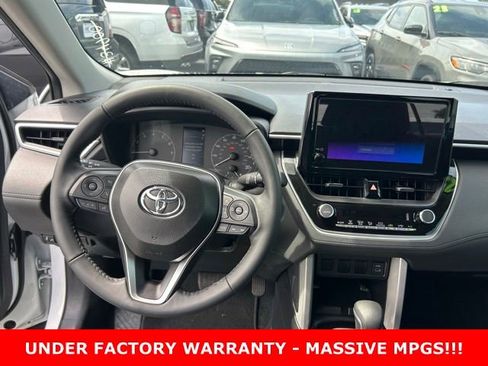 Used 2025 Toyota Corolla Cross LE FWD image 17