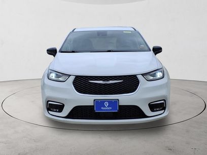 Used 2024 Chrysler Pacifica Touring-L