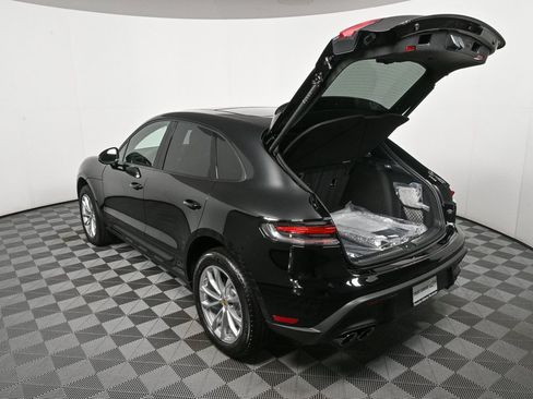Certified 2025 Porsche Macan image 32