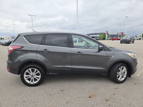 Used 2017 Ford Escape SE w/ SE Cold Weather Package FWD image 17