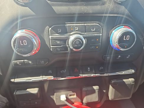 Used 2020 GMC Sierra 1500 SLT RWD image 18