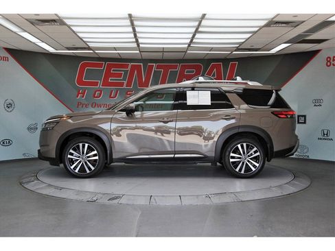 Certified 2024 Nissan Pathfinder Platinum image 3
