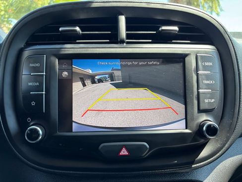 Used 2025 Kia Soul LX w/ LX Technology Package FWD image 21