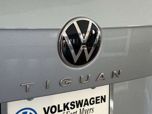 Used 2022 Volkswagen Tiguan SE FWD image 34