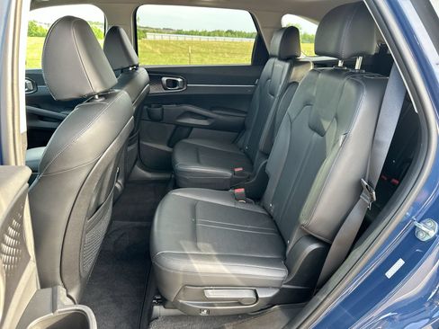 Used 2025 Kia Sorento EX w/ Panoramic Sunroof Package FWD image 22