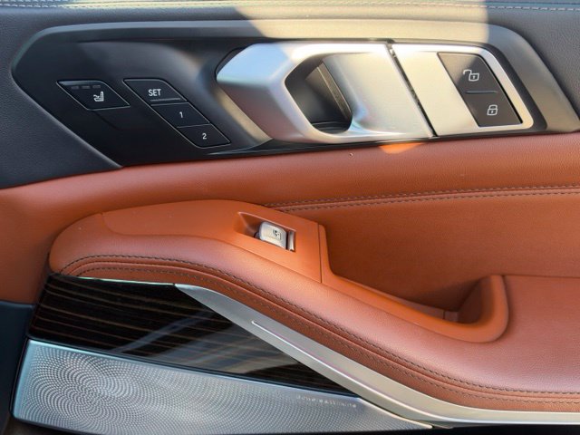 Certified 2025 BMW X7 M60i AWD/4WD image 29