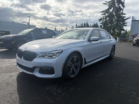 Used 2018 BMW 750i RWD image 2