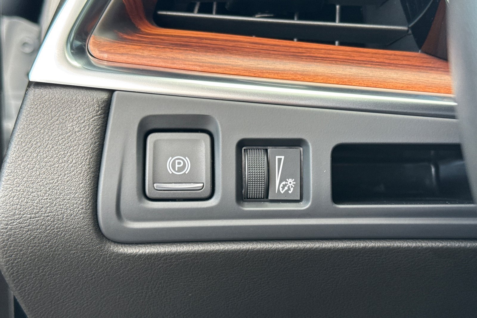 Used 2024 Cadillac XT5 Premium Luxury FWD image 32