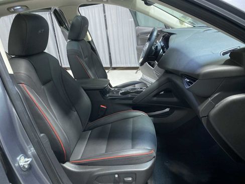 Used 2022 Buick Envision Essence w/ Sport Touring Package image 14