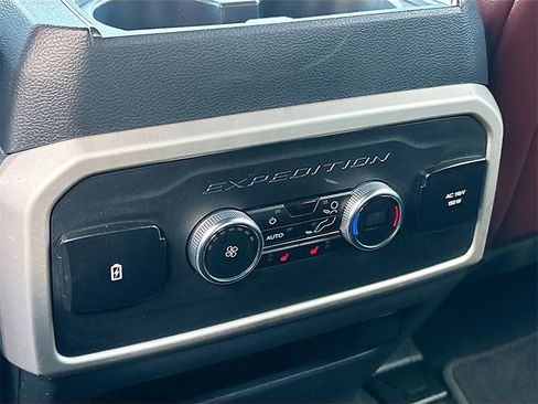 Used 2024 Ford Expedition Limited image 27