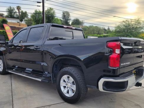 Used 2022 Chevrolet Silverado 1500 LT w/ Convenience Package II image 4