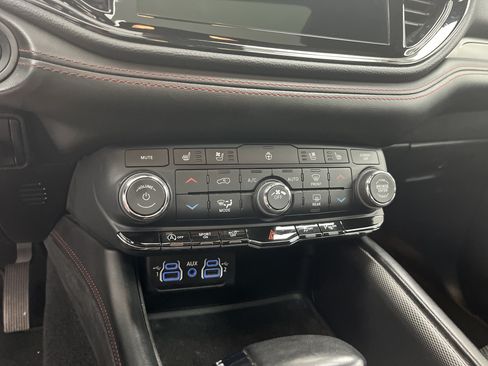 Used 2023 Dodge Durango GT AWD/4WD image 12