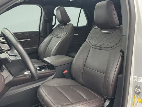 Used 2025 Ford Explorer Platinum w/ LUX Leather Package AWD/4WD image 14