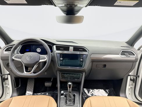 Used 2023 Volkswagen Tiguan SE AWD/4WD image 14
