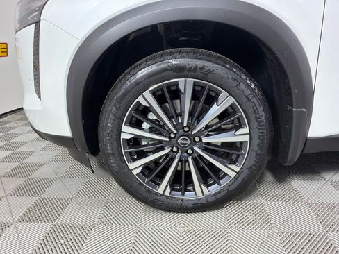 New 2026 Nissan Pathfinder Platinum image 10