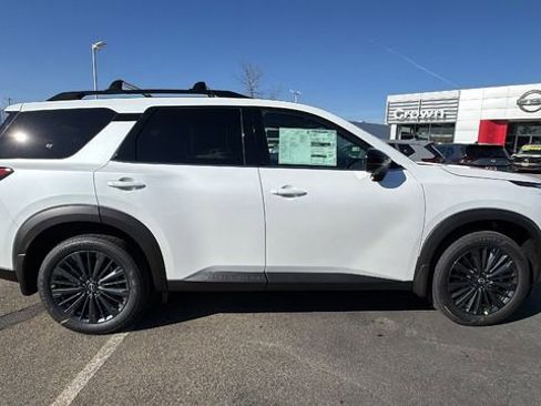 New 2026 Nissan Pathfinder SL w/ SL Premium Package image 3