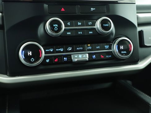 Used 2023 Ford Expedition Max XLT image 17