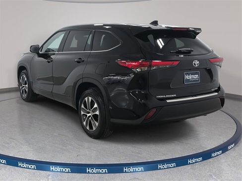 Used 2023 Toyota Highlander XLE image 8