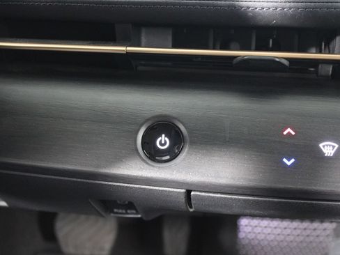 Used 2023 Nissan Ariya AWD image 25