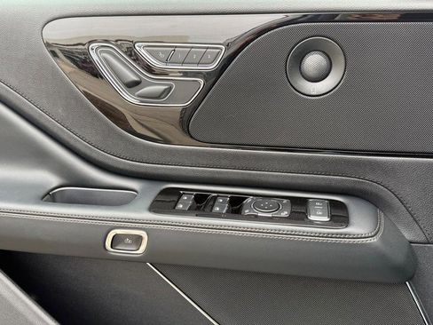 New 2025 Lincoln Aviator AWD w/ Jet Appearance Package image 19