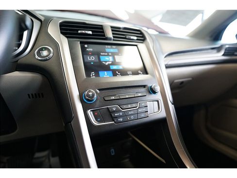 Used 2017 Ford Fusion SE w/ Fusion SE Technology Package FWD image 20