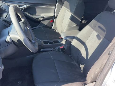 Used 2017 Ford Focus SE FWD image 9