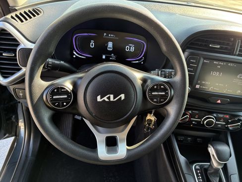 Used 2025 Kia Soul LX w/ LX Technology Package FWD image 24