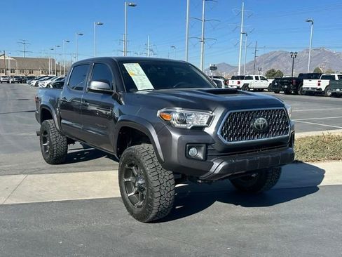 Used 2019 Toyota Tacoma TRD Sport AWD/4WD image 29