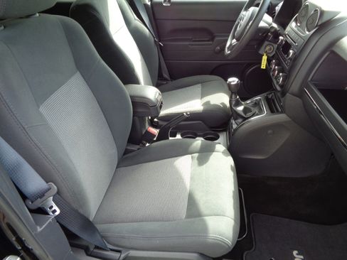 Used 2017 Jeep Patriot Sport image 28