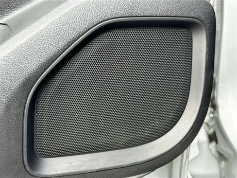 Used 2019 Nissan Titan SV w/ SV Convenience Package image 19