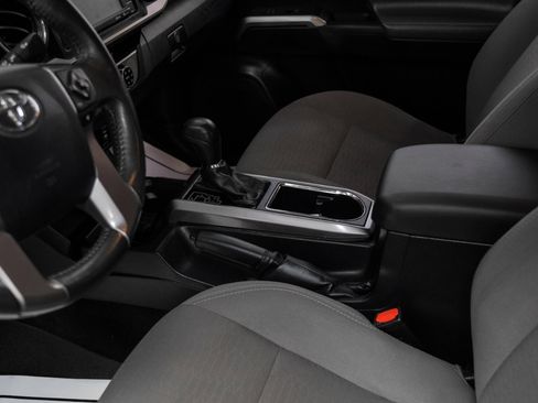 Used 2017 Toyota Tacoma SR5 image 19