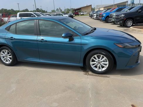 Used 2026 Toyota Camry LE FWD image 9