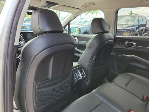Used 2021 Kia Sorento S FWD image 14