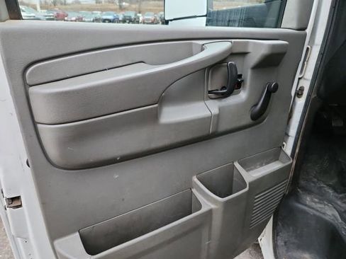 Used 2011 Chevrolet Express 3500 Extended image 18