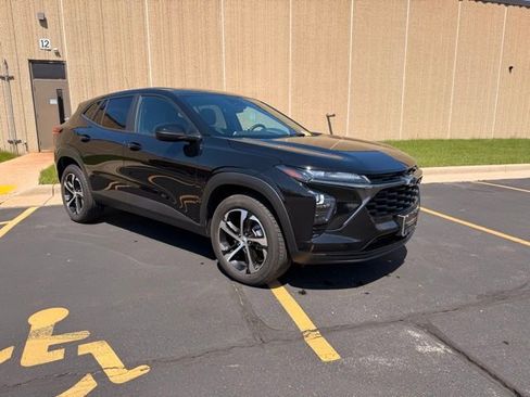 Used 2024 Chevrolet Trax RS w/ Driver Confidence Package image 8