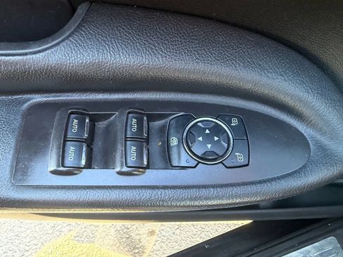 Used 2017 Lincoln MKT AWD image 25