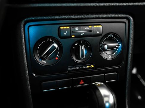 Used 2013 Volkswagen Beetle 2.0T image 19