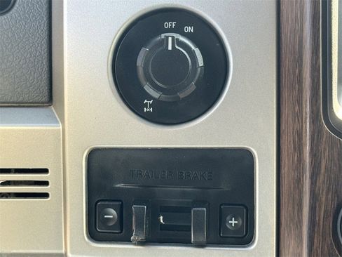 Used 2014 Ford F150 Lariat w/ Lariat Chrome Package image 17