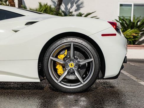 Used 2017 Ferrari 488 GTB image 5